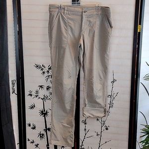 Columbia Size 12 Pants/capris. Hiking, traveling, outdoor.